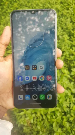 Vivo Y18 128 GB Silver
