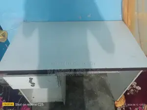কম্পিউটার টেবিল বিক্রি করা হবে
