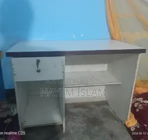 কম্পিউটার টেবিল বিক্রি করা হবে