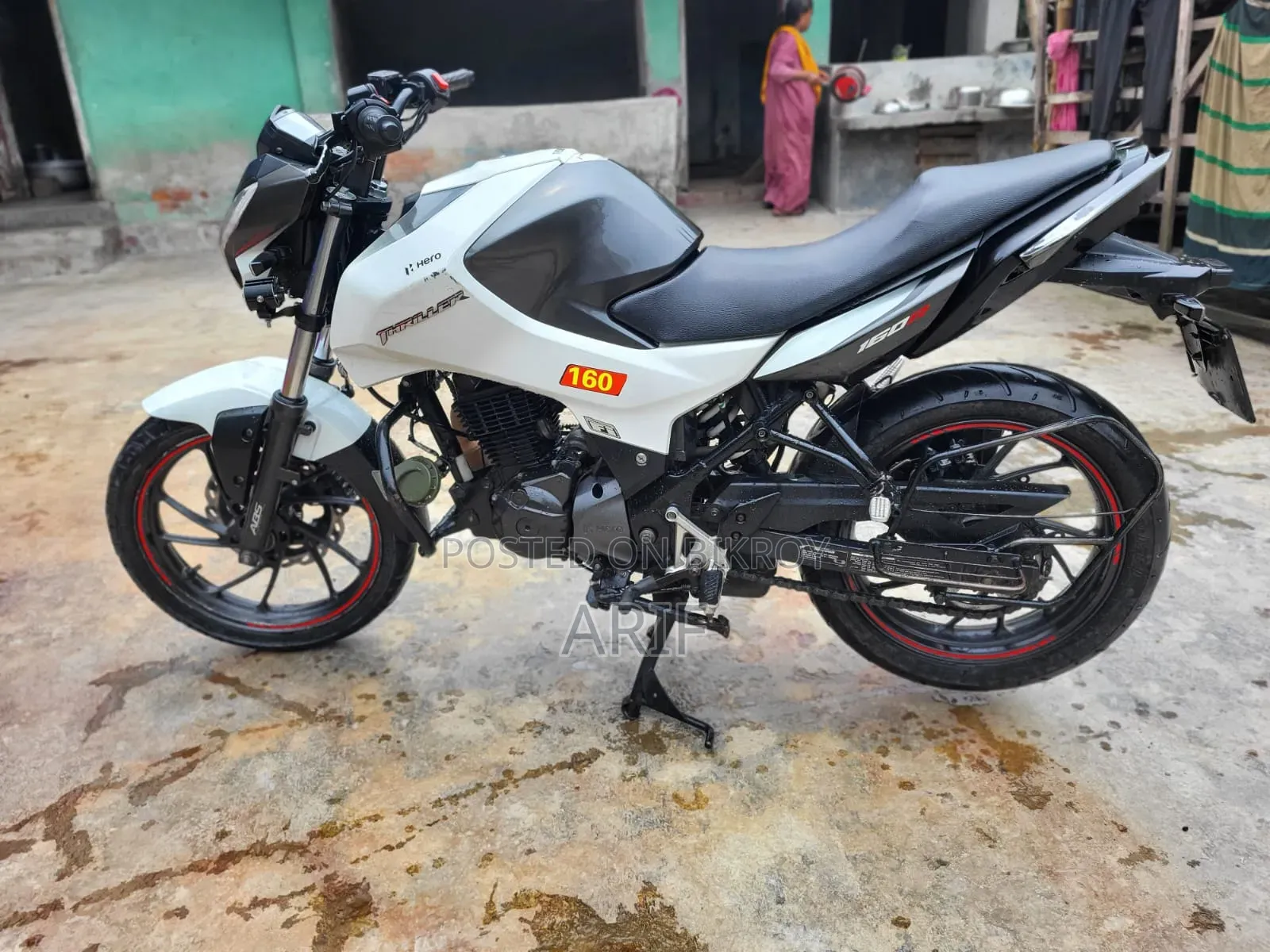 Hero Thriller 160R 2022 White