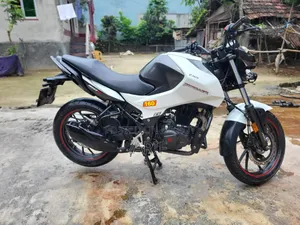 Hero Thriller 160R 2022 White