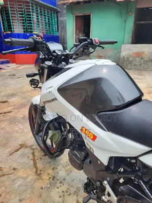 Hero Thriller 160R 2022 White