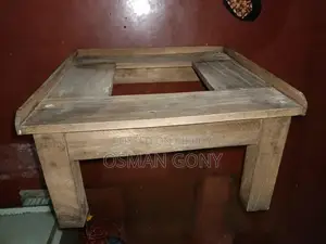 প্রিজের ষ্টান / প্রিজ রাখার চৌকি।