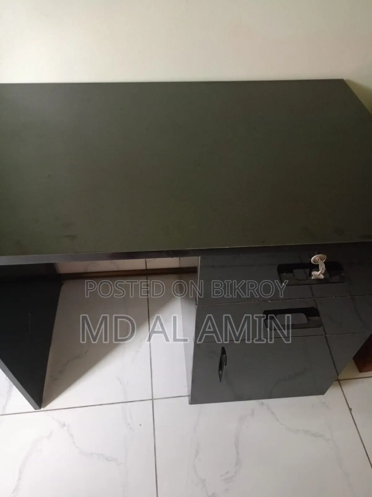 Premium Quality HPL Board Luxury Glitter Table for Sale