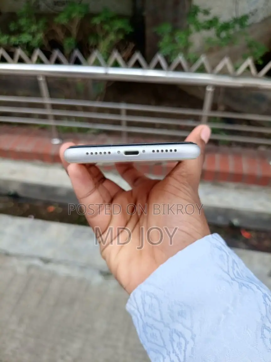 অ্যাপল আইফোন ১১ ১২৮ জিবি সাদা