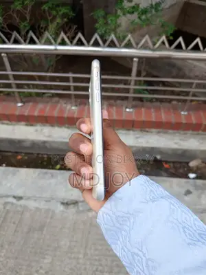 অ্যাপল আইফোন ১১ ১২৮ জিবি সাদা