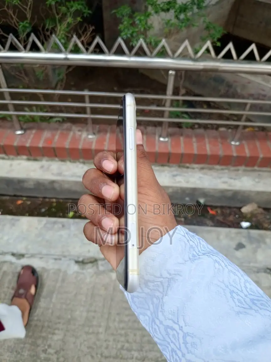 অ্যাপল আইফোন ১১ ১২৮ জিবি সাদা