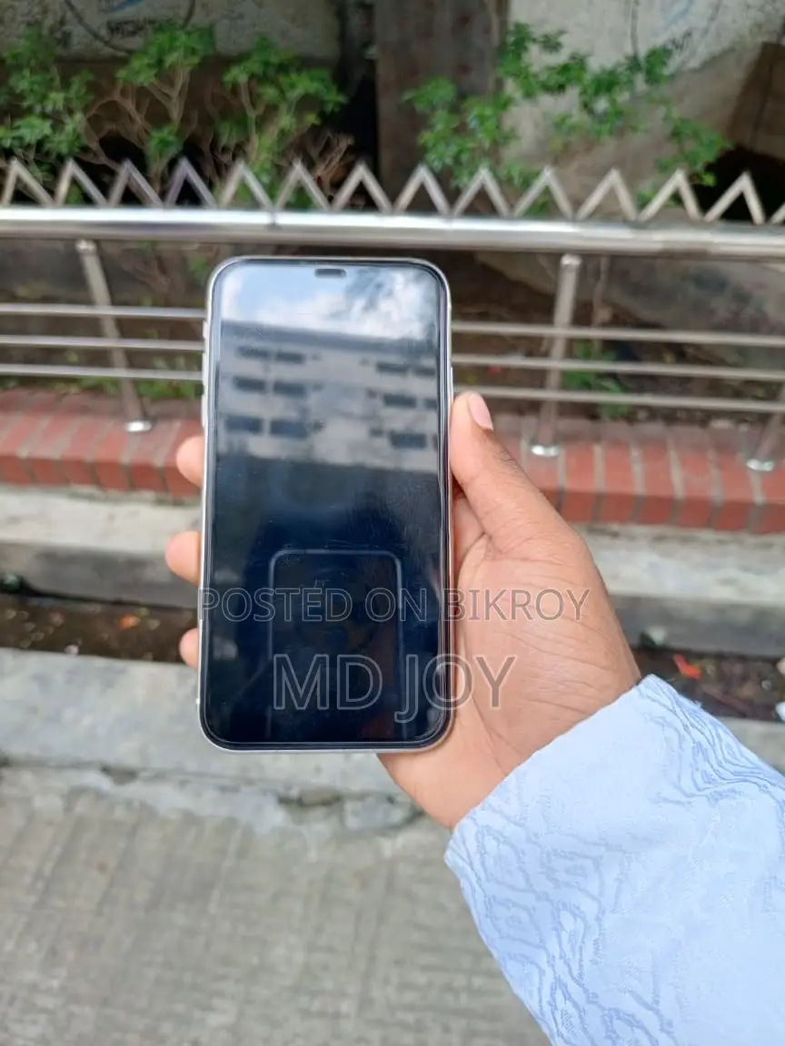 অ্যাপল আইফোন ১১ ১২৮ জিবি সাদা