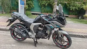 ইয়ামাহা ২০১৮ কালো