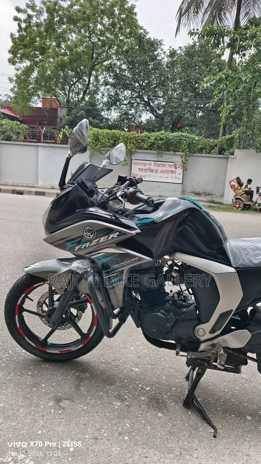 ইয়ামাহা ২০১৮ কালো