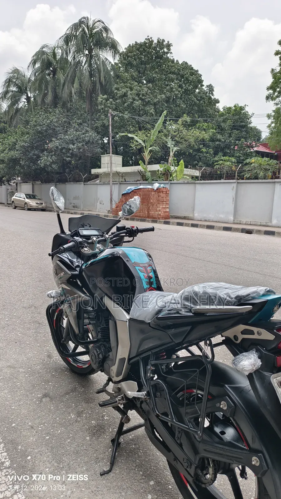 ইয়ামাহা ২০১৮ কালো
