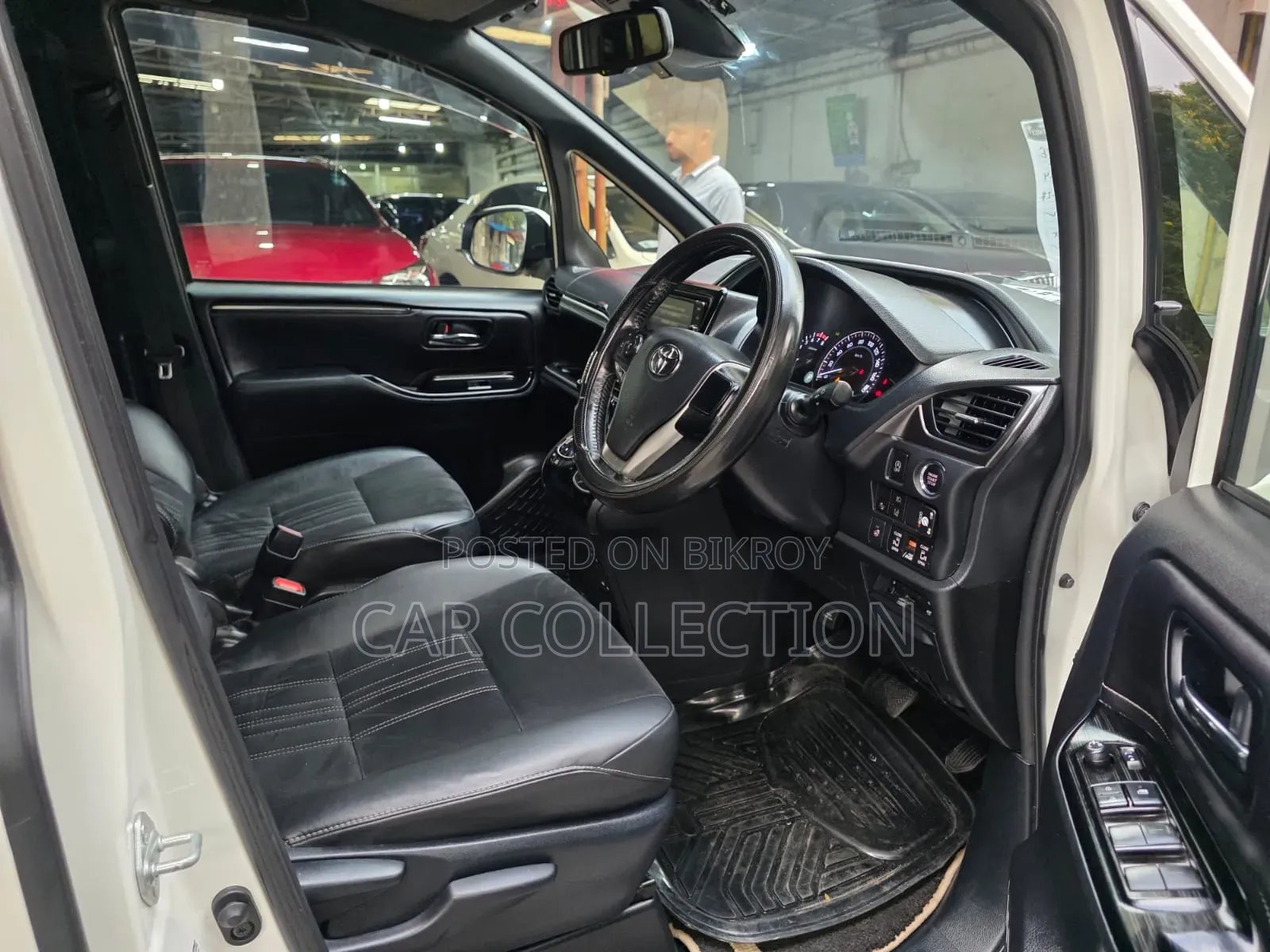 Toyota Esquire 2020 Pearl