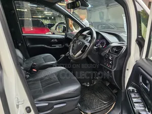 Toyota Esquire 2020 Pearl
