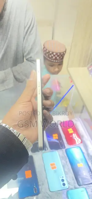 Realme V30 ১২৮ জিবি রোজ গোল্ড