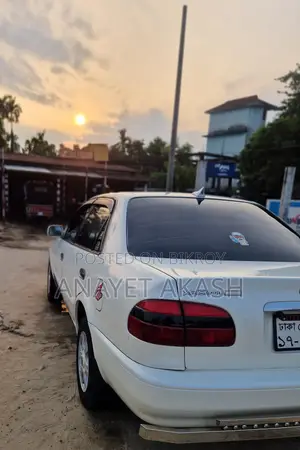 Toyota Corolla Hatchback 2000 White