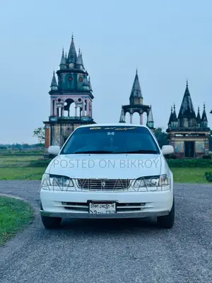 Toyota Corolla Hatchback 2000 White