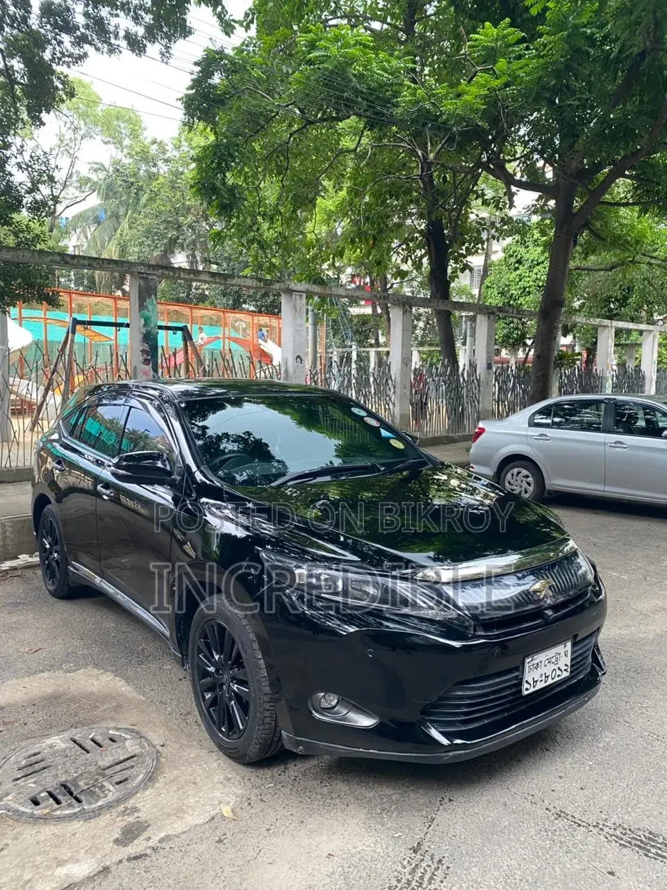 Toyota Harrier 2.5 Hybrid Four-Wheel Drive 2015 Black