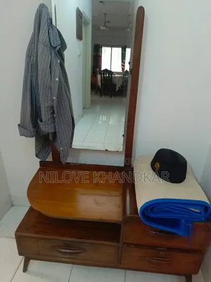 ড্রেসিং টেবিল