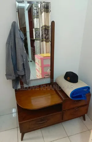 ড্রেসিং টেবিল