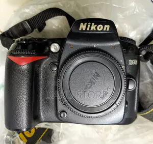 Nikon D90 With Battery And Charger