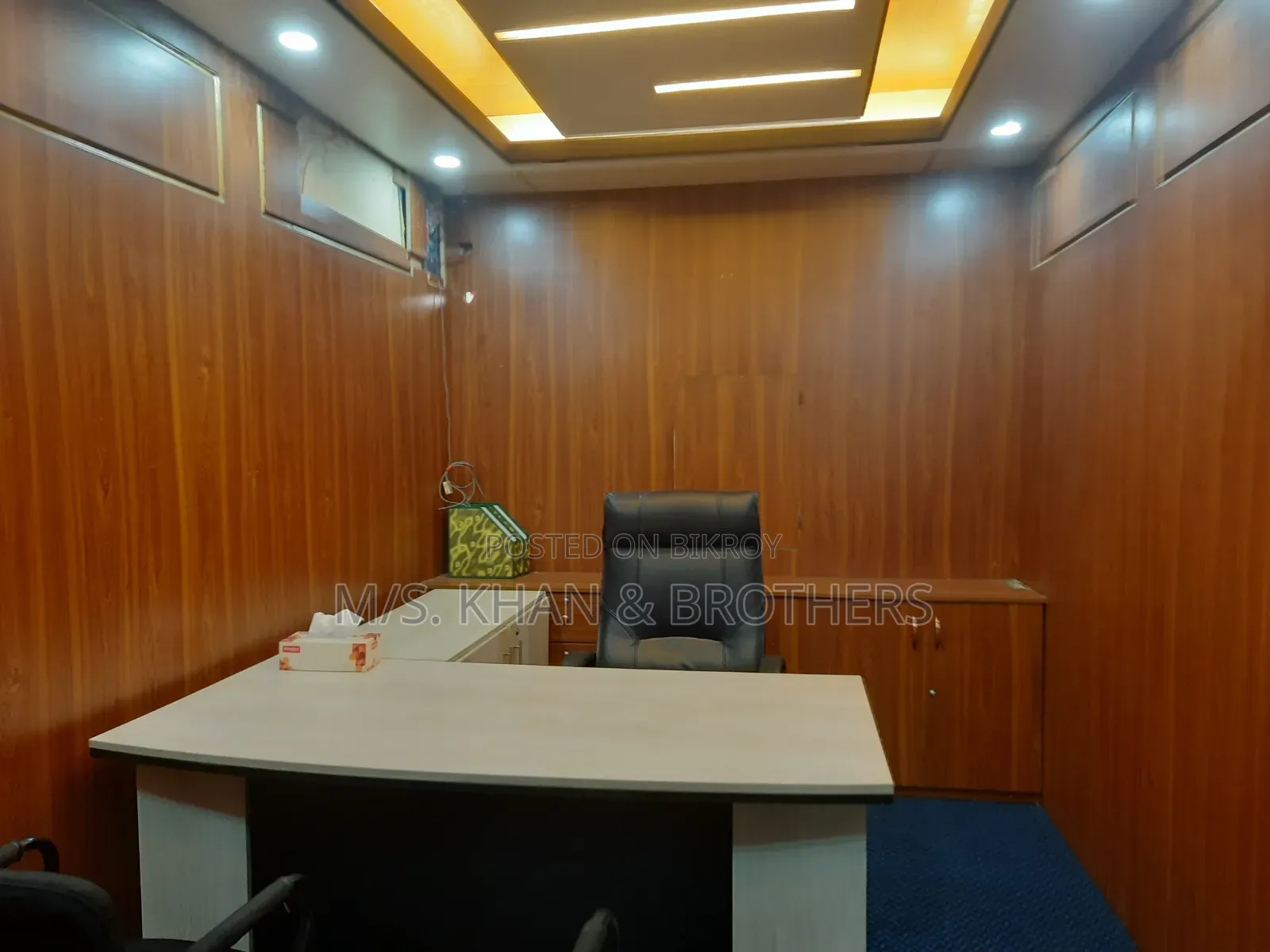 910 Square Feet Commercial Office