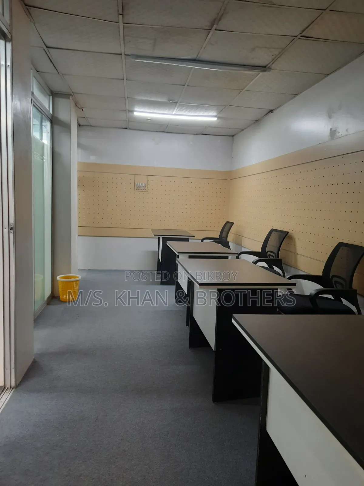 910 Square Feet Commercial Office
