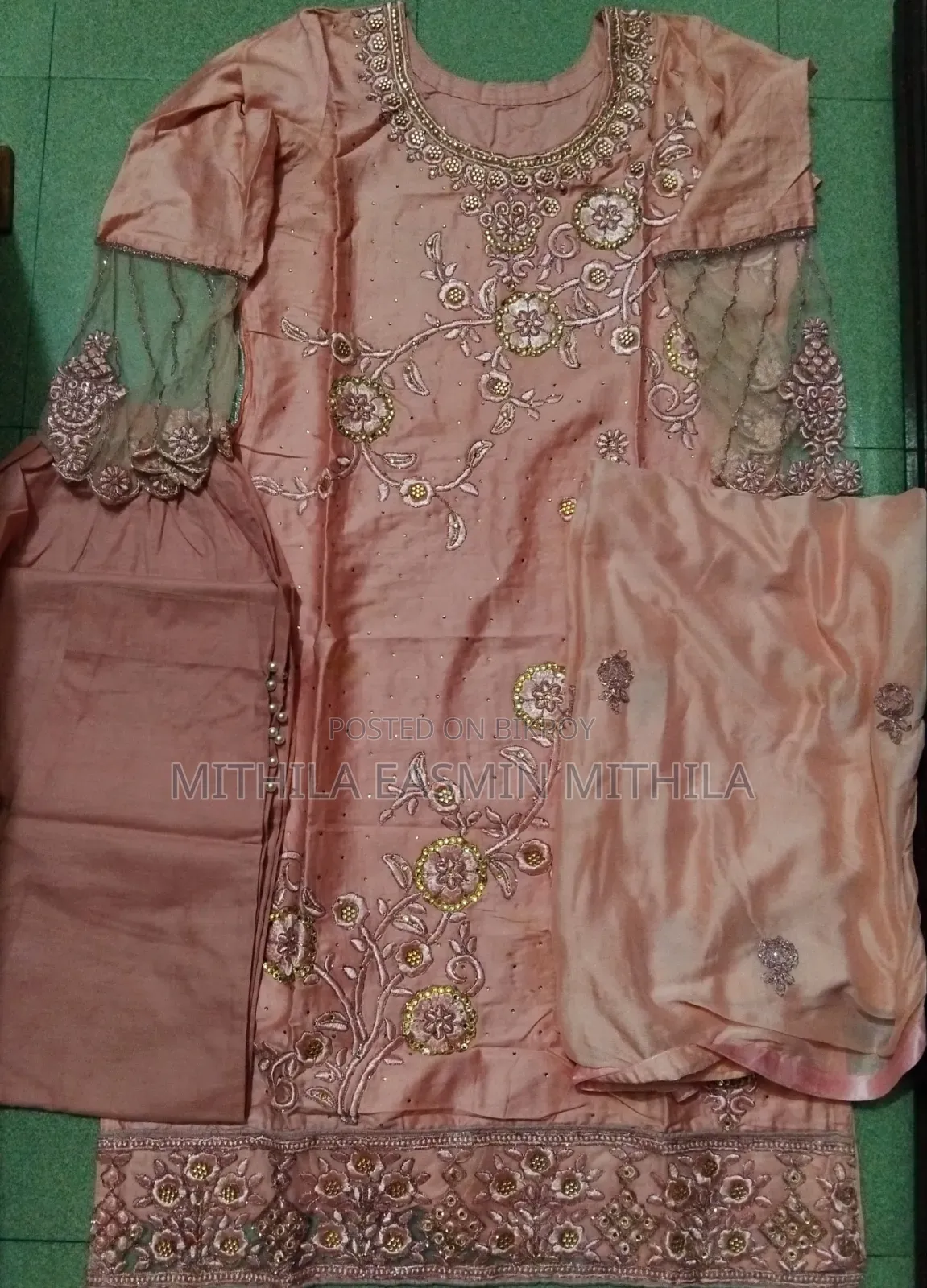 অসম্ভব সুন্দর একটি ড্রেস