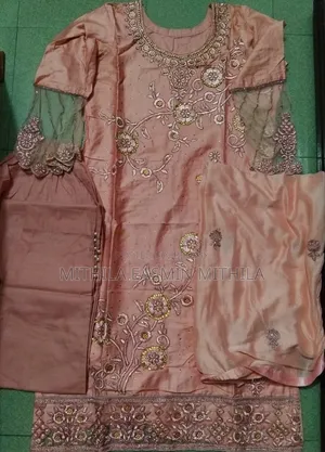 অসম্ভব সুন্দর একটি ড্রেস