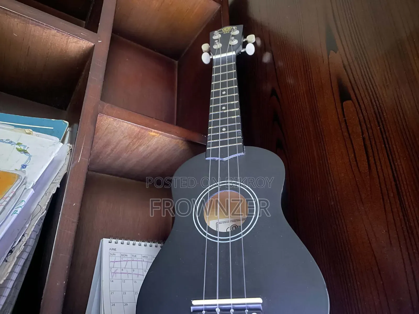১ মাস ব্যবহৃত ইউকুলেলে + ব্যাগ