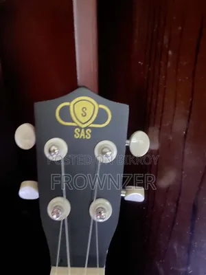 ১ মাস ব্যবহৃত ইউকুলেলে + ব্যাগ