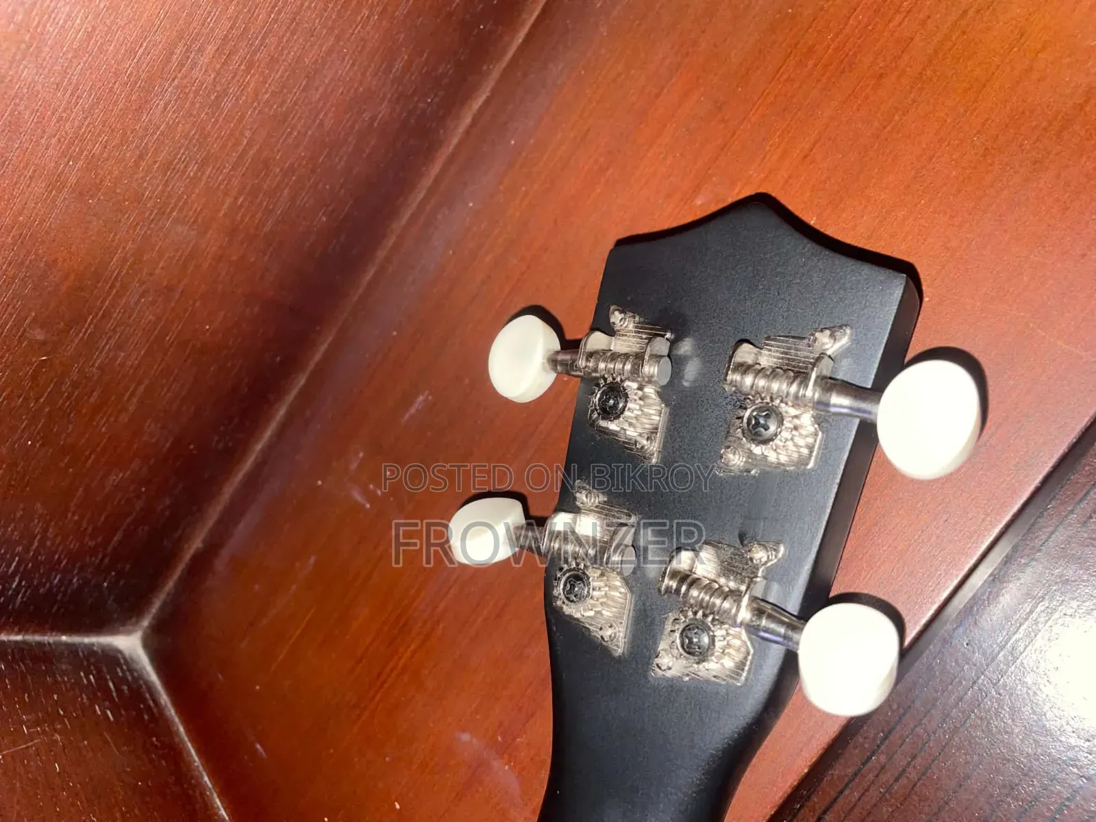 ১ মাস ব্যবহৃত ইউকুলেলে + ব্যাগ