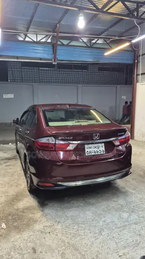 Honda Grace 2015 Red