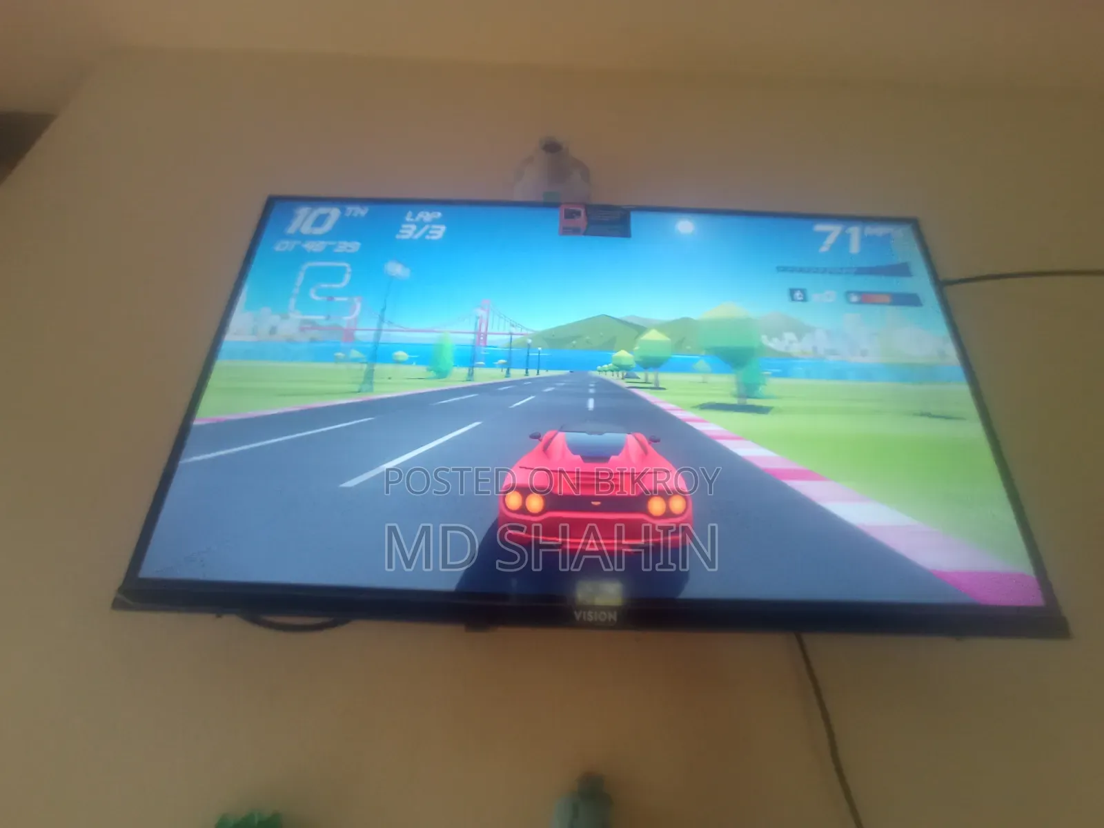Selling 32-inch Smart TV