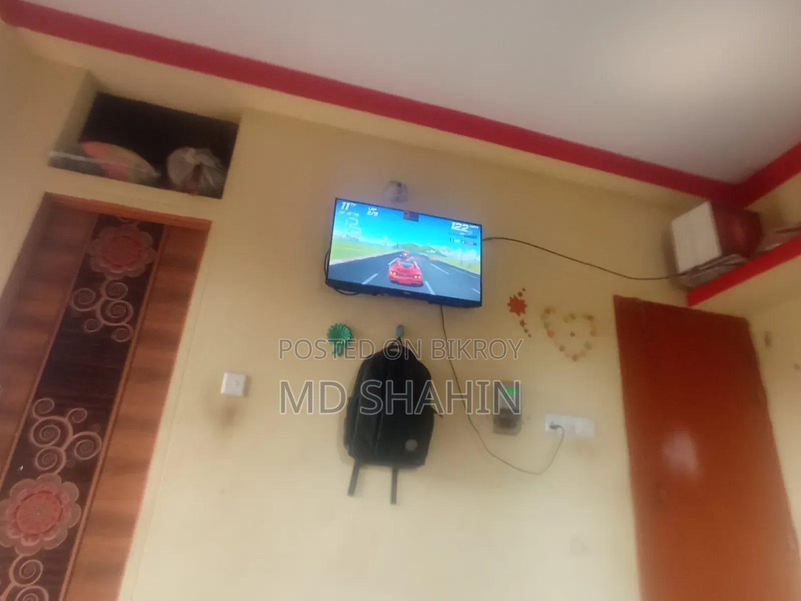 Selling 32-inch Smart TV