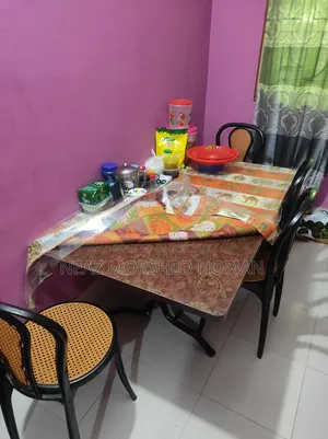 ডাইনিং টেবিল