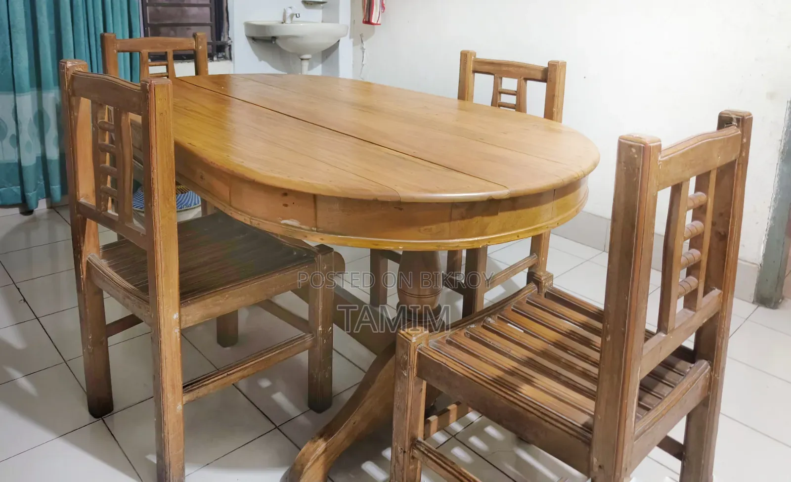 Akasi Dining Table + 4 Segun Chair