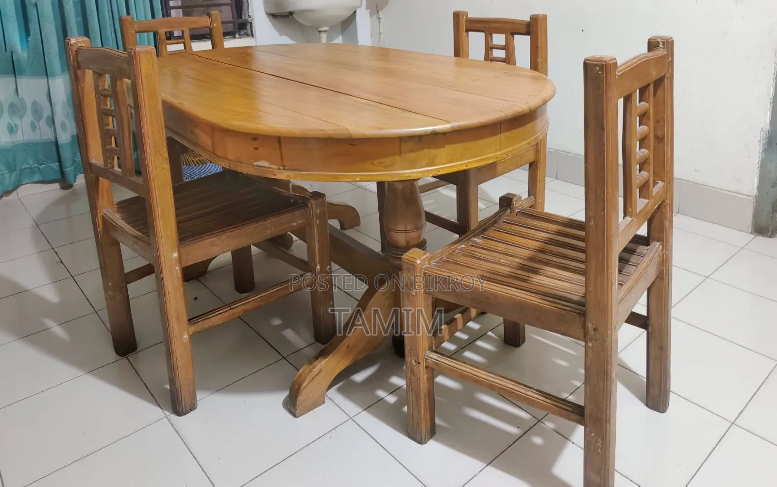 Akasi Dining Table + 4 Segun Chair