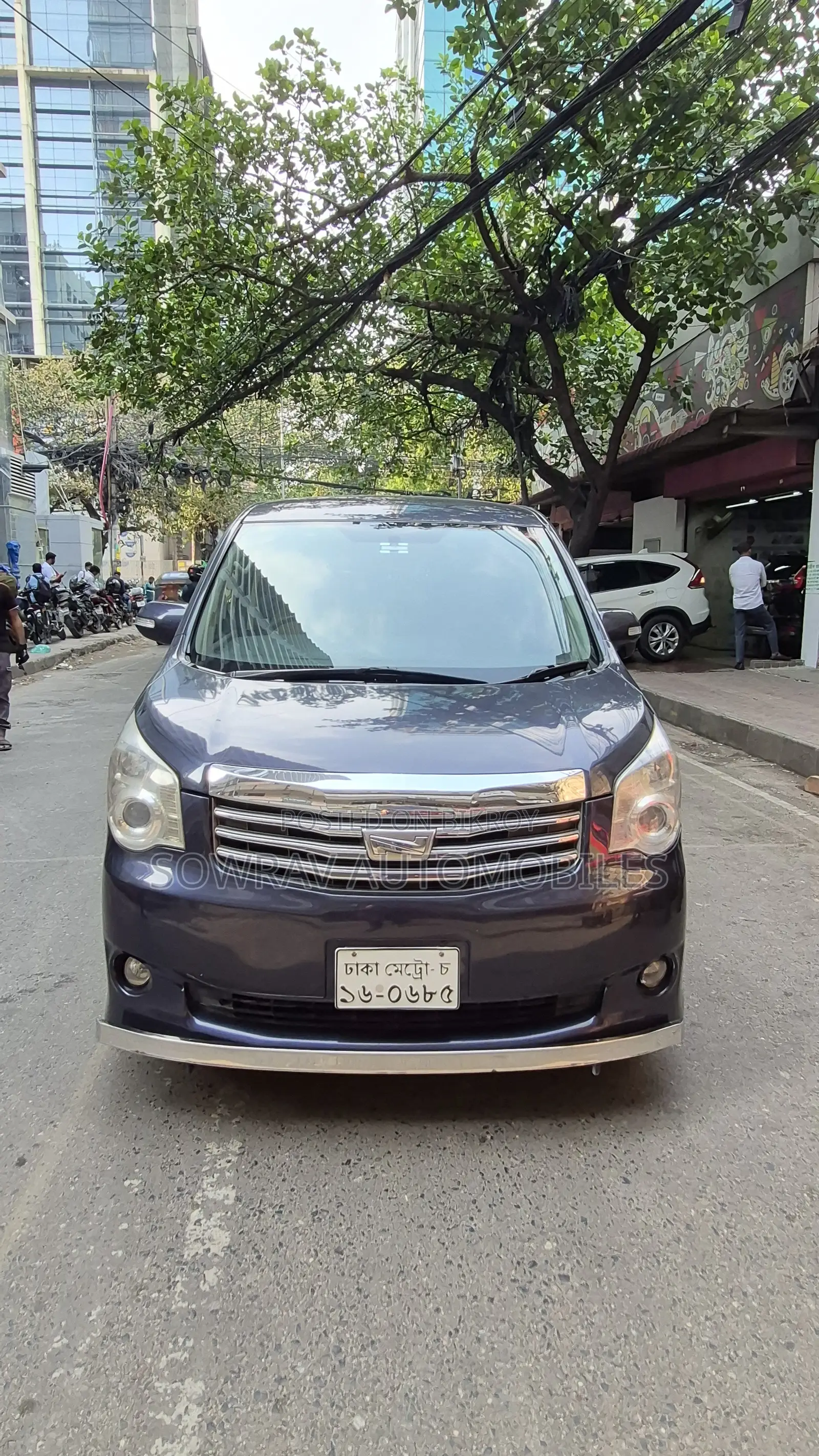 টয়োটা নোয়াহ ২০১১ ব্রাউন
