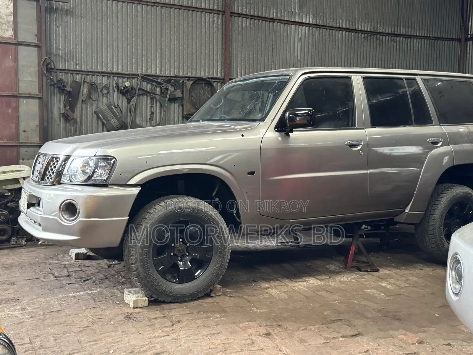 Nissan Patrol 2004 Silver