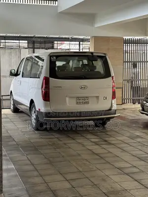 হুন্দাই এইচ১ ২০১২ সাদা