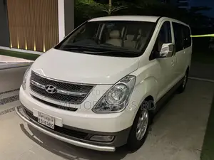 হুন্দাই এইচ১ ২০১২ সাদা
