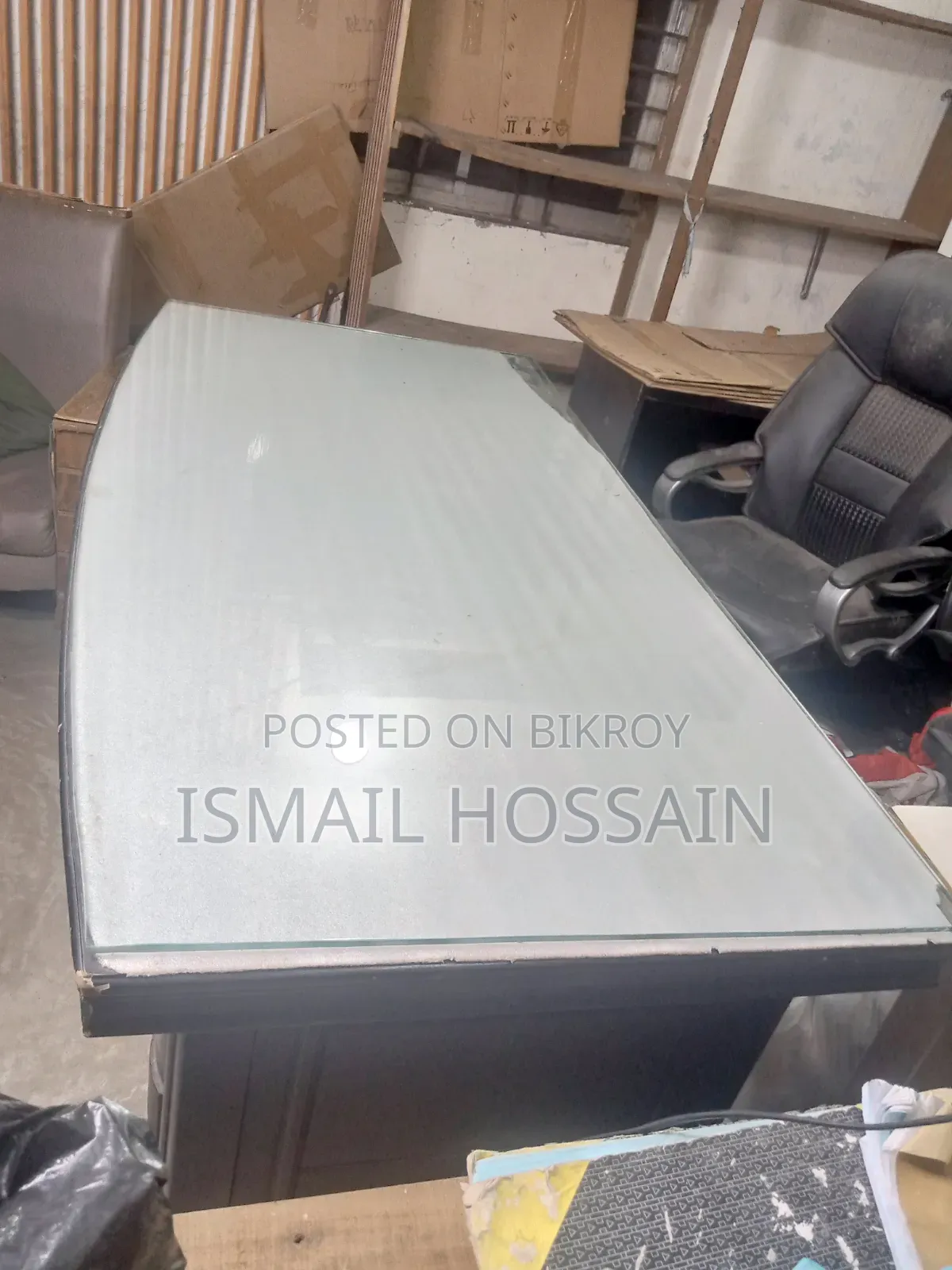 An office table 5 feet 10 inches long and 3 feet wide
