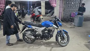 ইয়ামাহা ২০১৭ নীল
