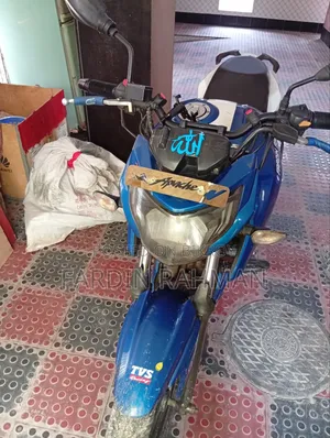 টিভিএস অ্যাপাচি ১৬০ ৪ভি ২০২০ নীল