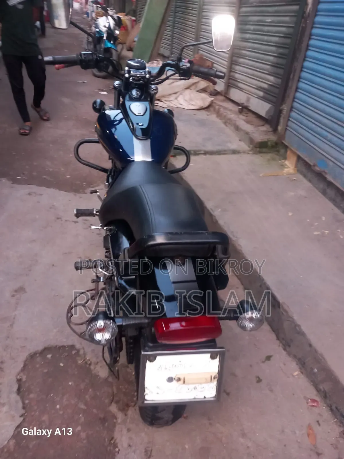 বাজাজ অ্যাভেঞ্জার ১৫০ স্ট্রিট ২০২৪ কালো