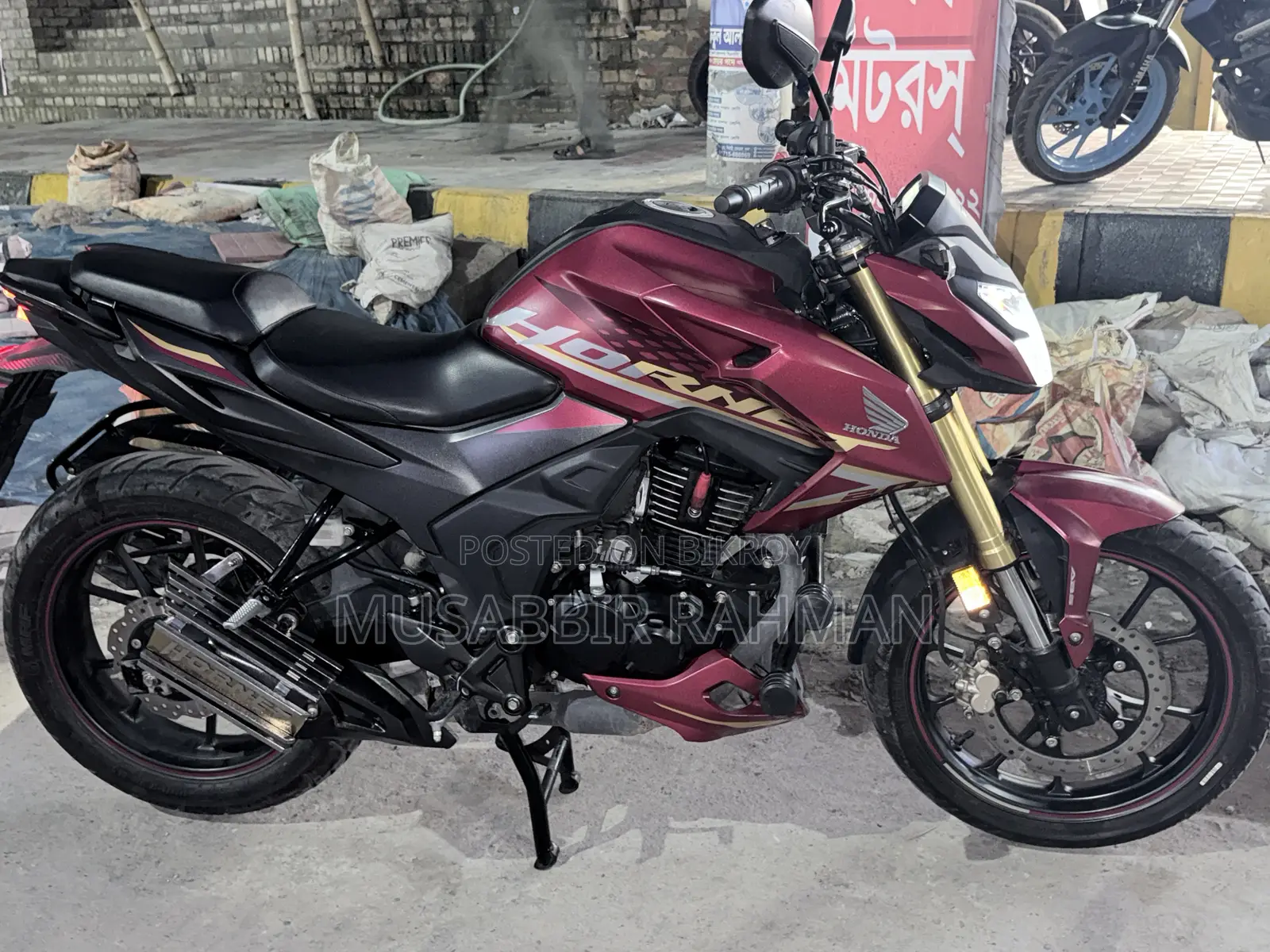 Honda Hornet 2024 Red