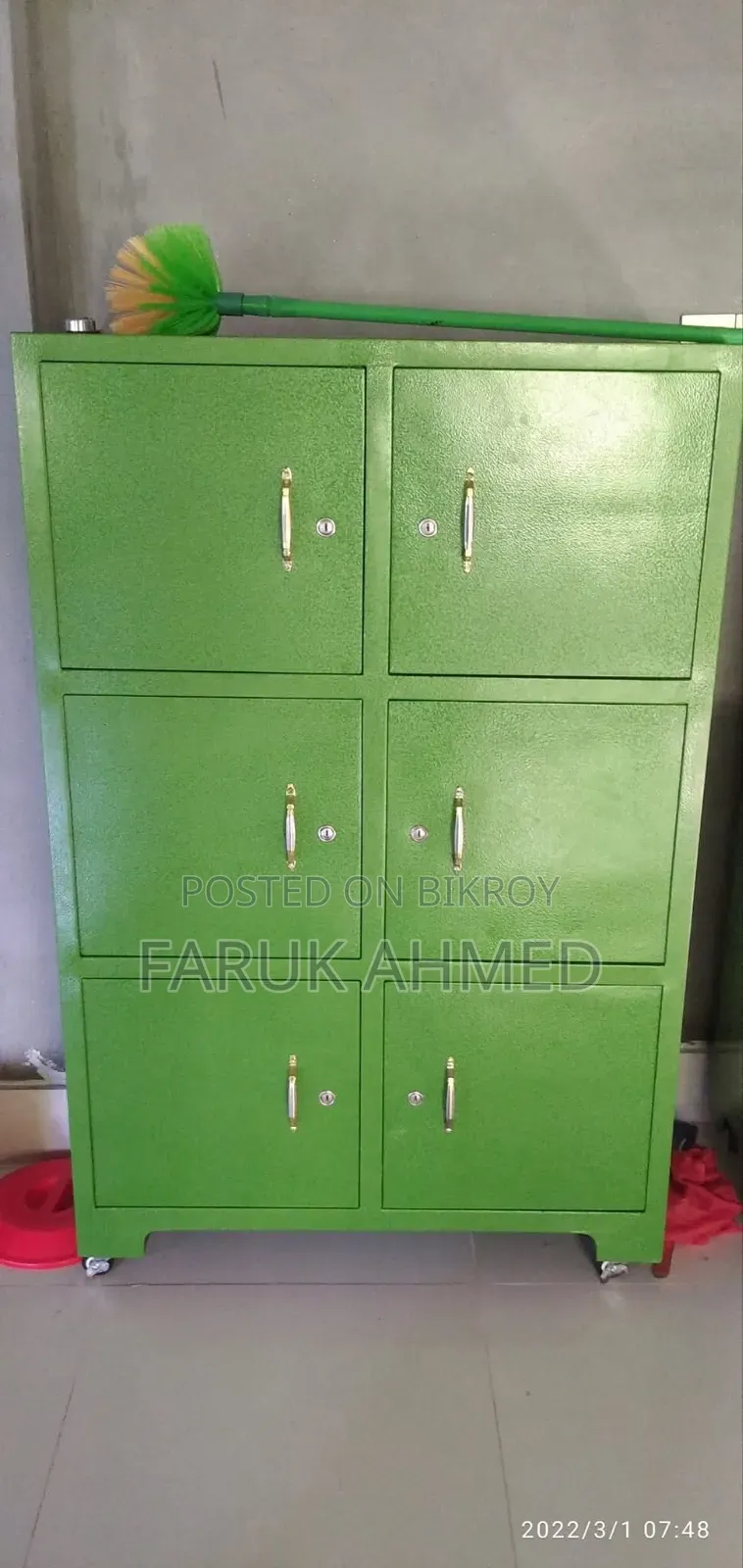 বস চেয়ার এবং হিফজ খানার লকার