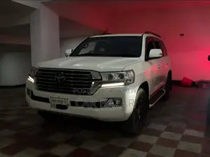 Toyota Land Cruiser 2017 Pearl