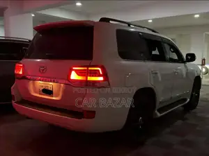 Toyota Land Cruiser 2017 Pearl