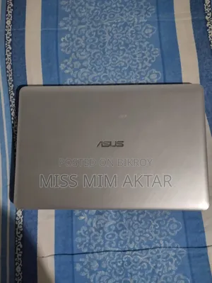 Laptop Asus VivoBook W202 4GB Intel Core I3 HDD 1T